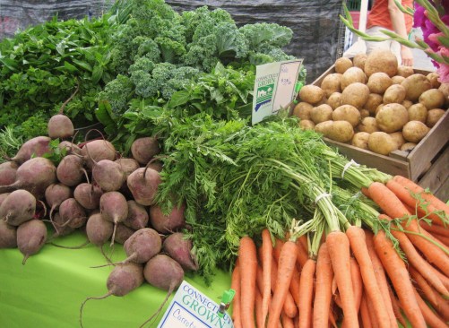 Kale and beets at Farmers’ Market. Image from: https://sweetpaprika.files.wordpress.com/2010/08/farmers-market21.jpg